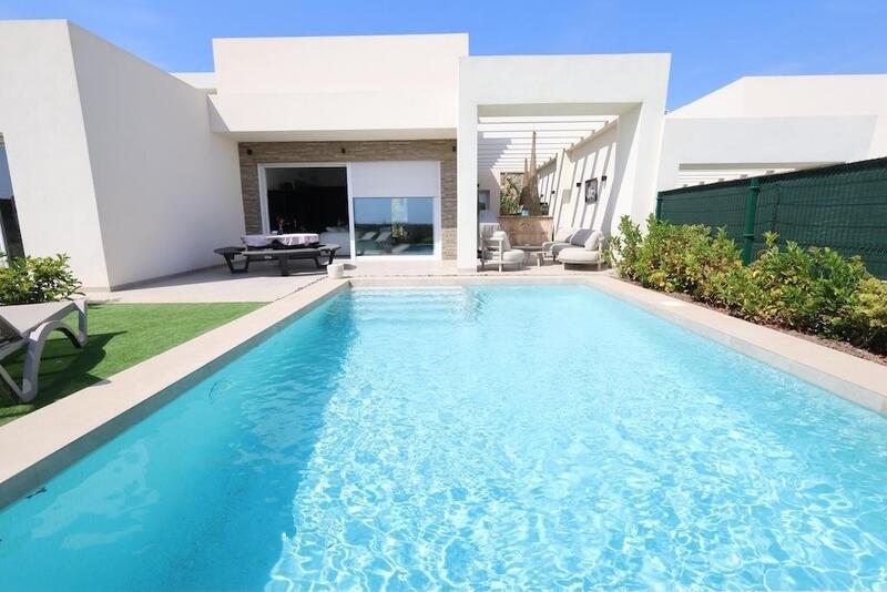 Villa en venta en Algorfa, Alicante