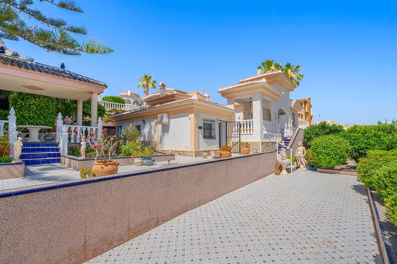 4 спальная комната вилла продается