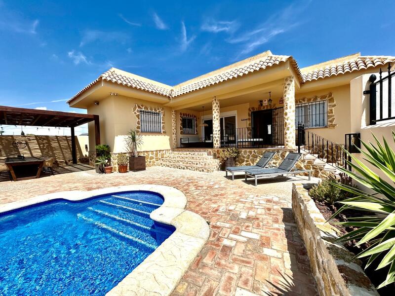 Villa for sale in La Zenia, Alicante
