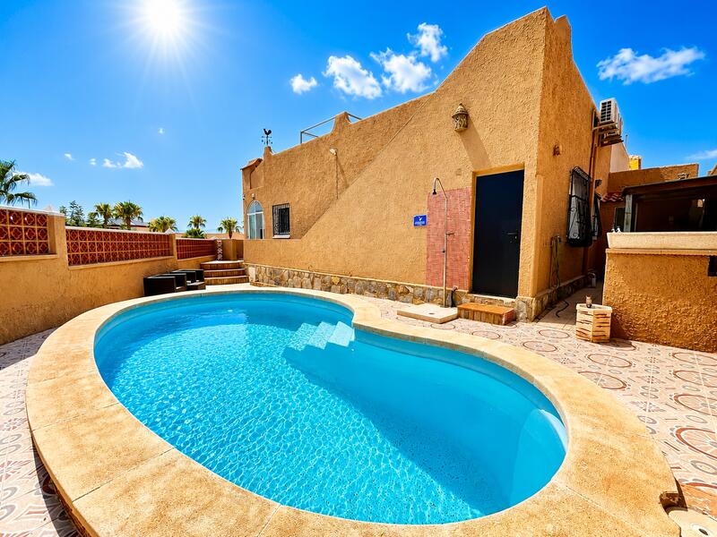 Villa à vendre dans Villamartin, Alicante