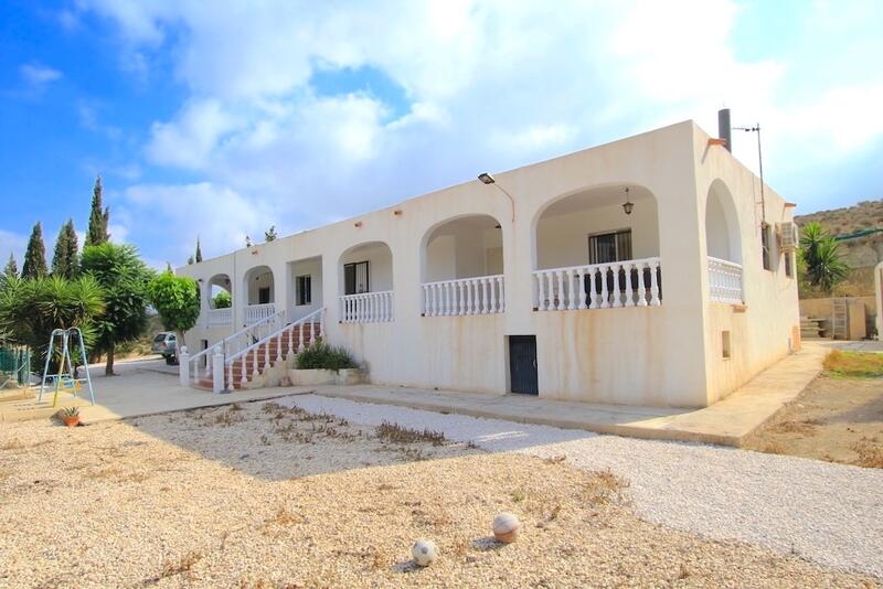 4 bedroom Country House for sale 4 bedroom Country House for sale