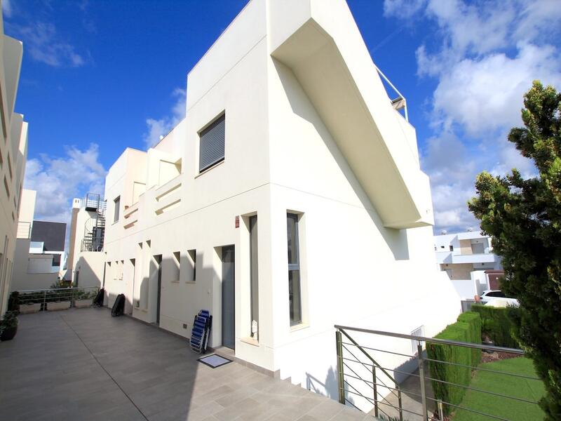 3 bedroom Townhouse for sale
