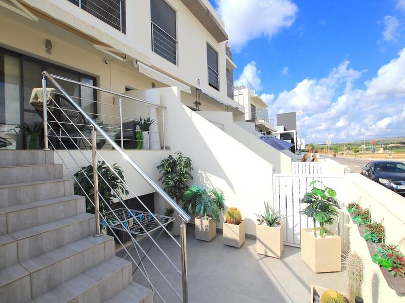 3 bedroom Townhouse for sale