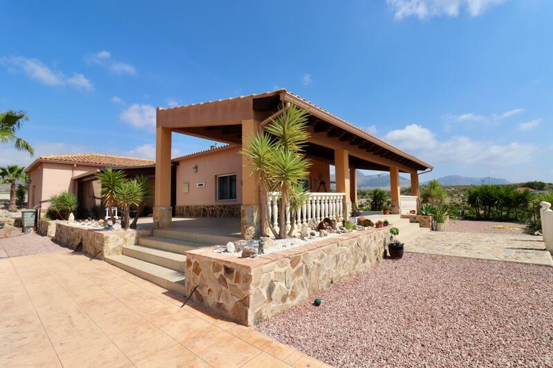 4 bedroom Country House for sale