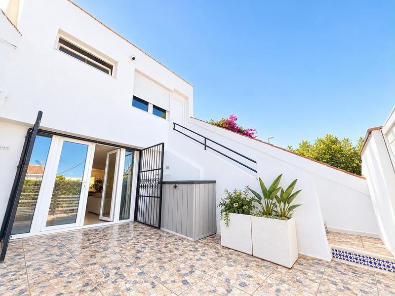 городская тюрьма продается в Los Balcones, Alicante