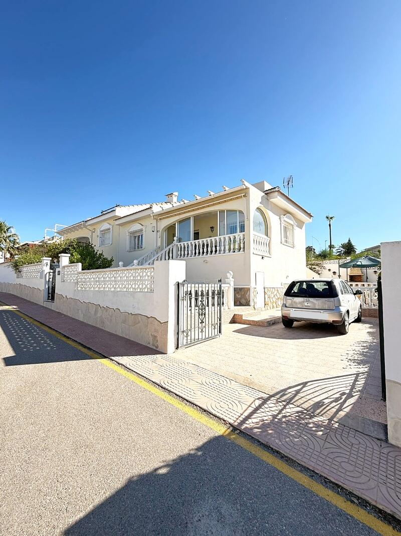 2 slaapkamer Villa Te koop 2 slaapkamer Villa Te koop