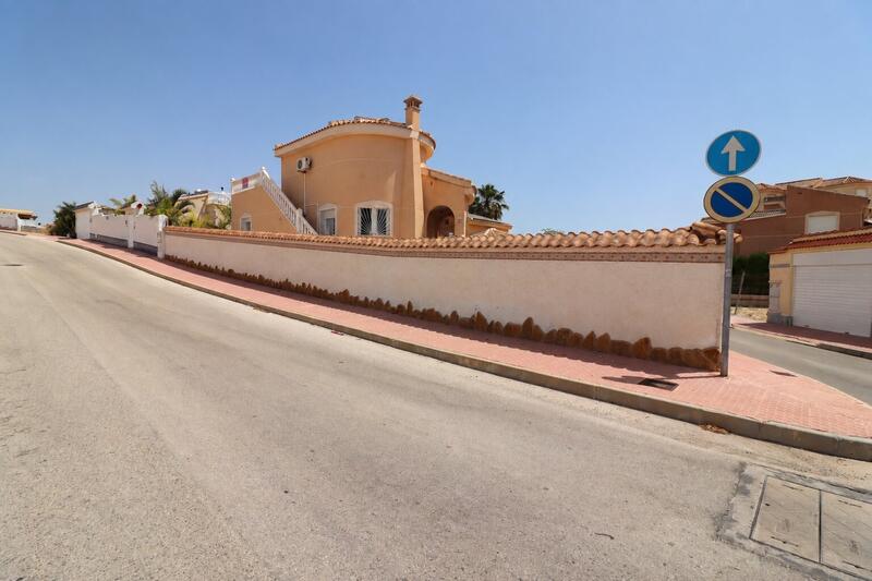 2 slaapkamer Villa Te koop 2 slaapkamer Villa Te koop