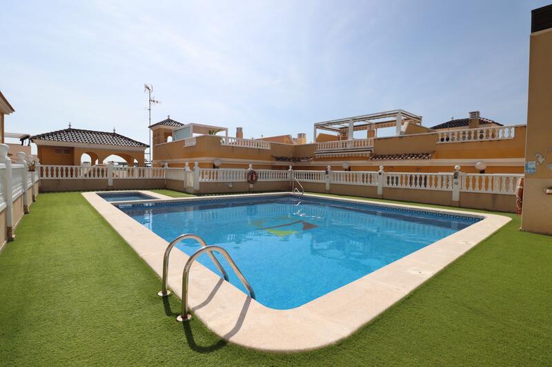 2 bedroom Townhouse for sale