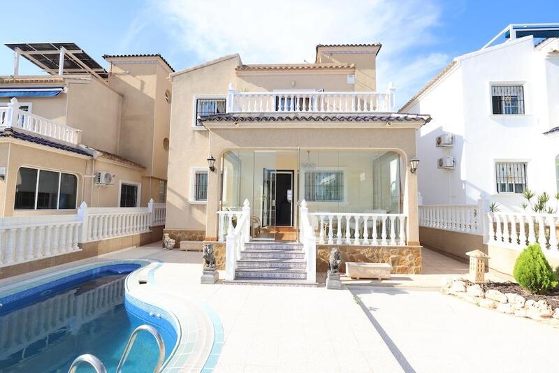 Villa en venta en Orihuela Costa, Alicante