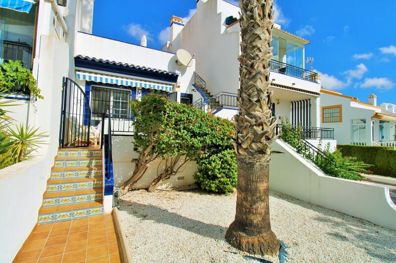 Townhouse for sale in Villamartin, Alicante