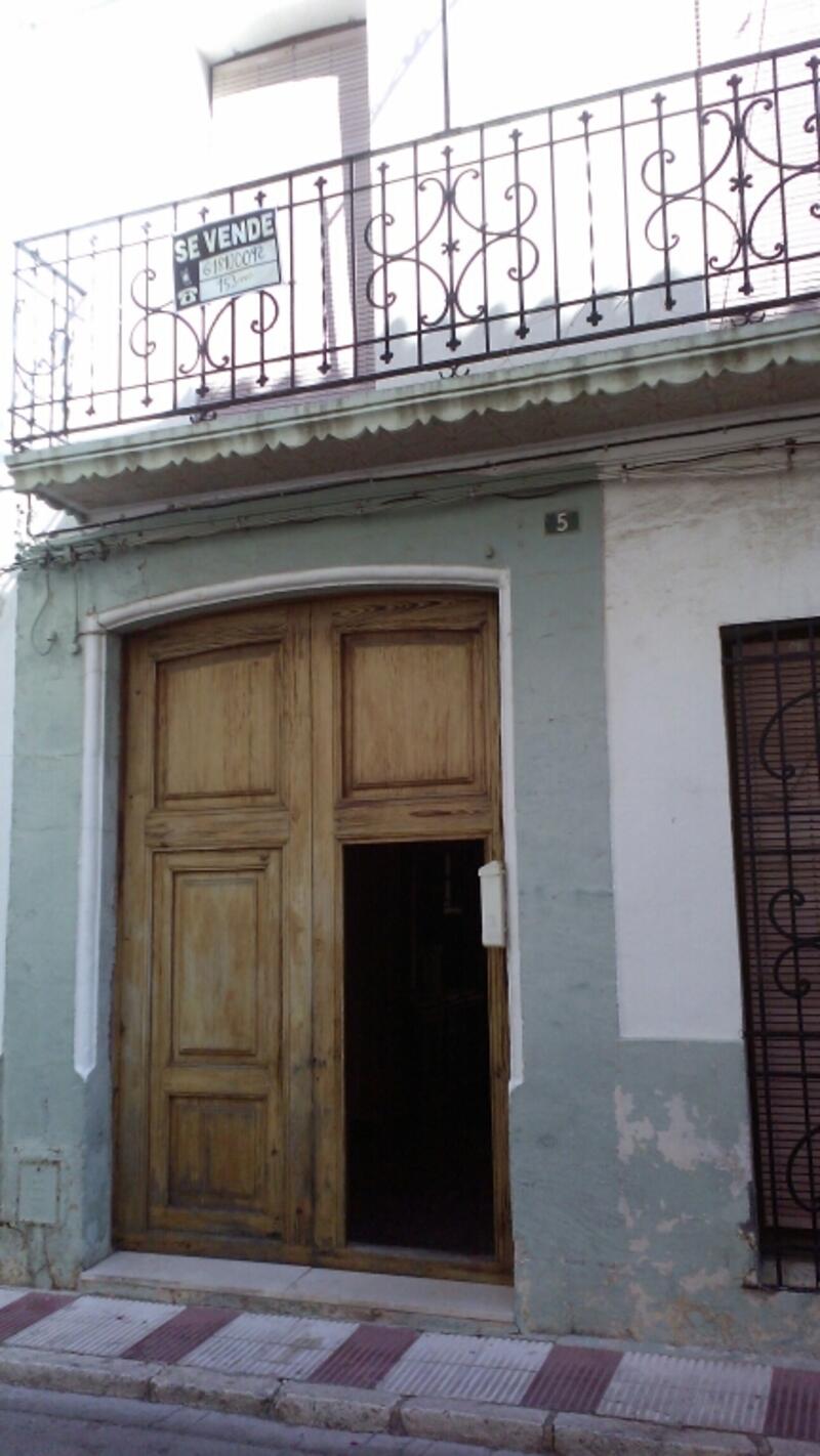 4 bedroom Townhouse for sale