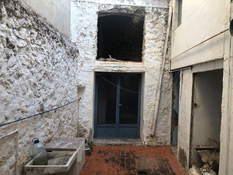 4 bedroom Townhouse for sale