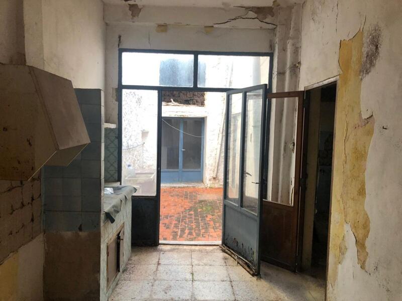 4 bedroom Townhouse for sale