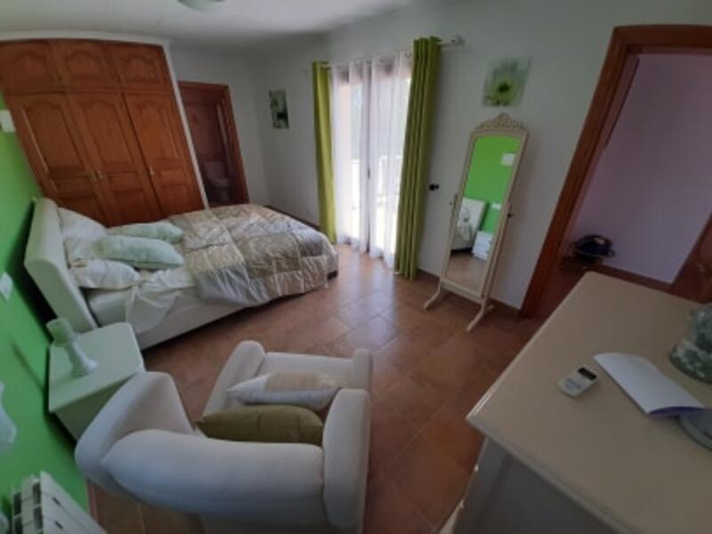 6 bedroom Villa for sale