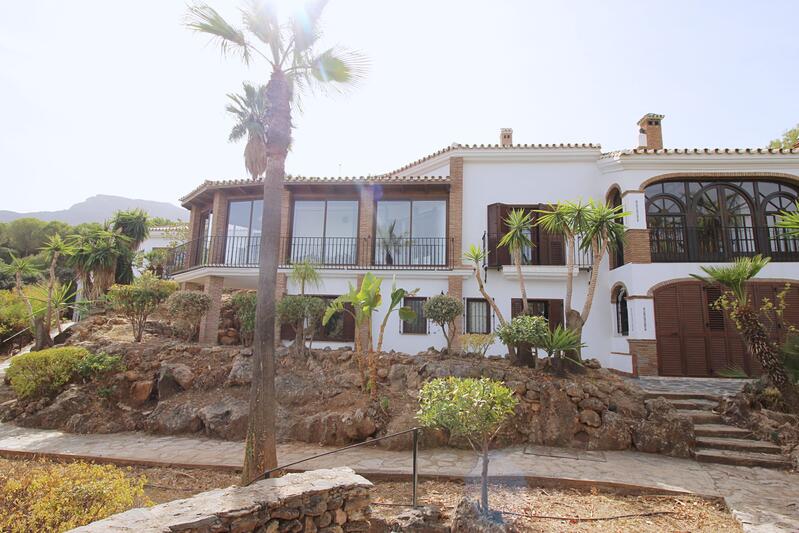 13 bedroom Villa for sale