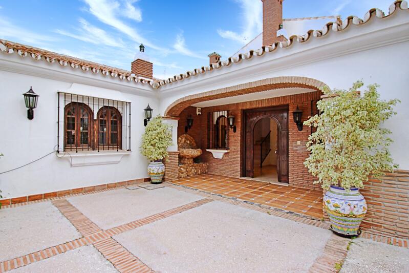 13 bedroom Villa for sale