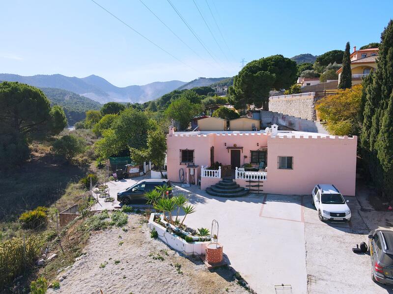 Villa for sale in Alhaurin de la Torre, Málaga