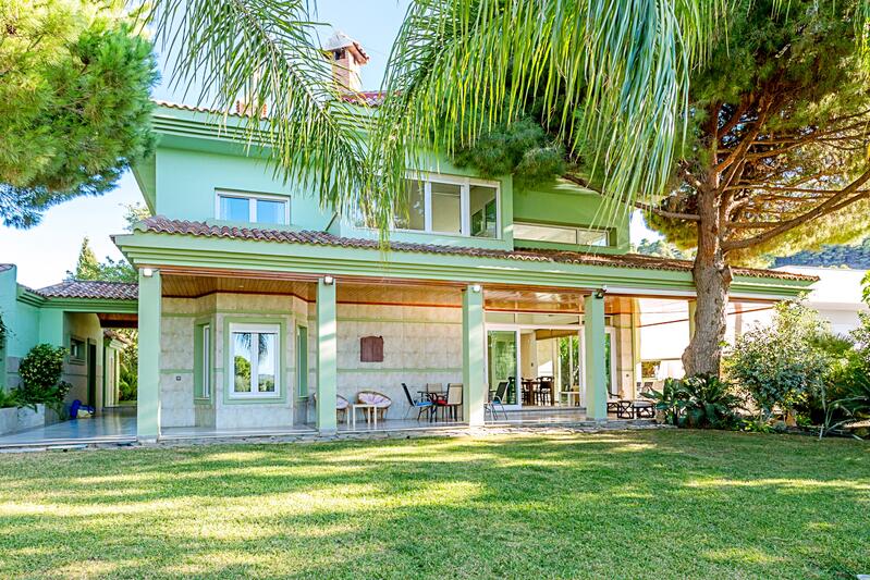 Villa en venta en Alhaurin de la Torre, Málaga