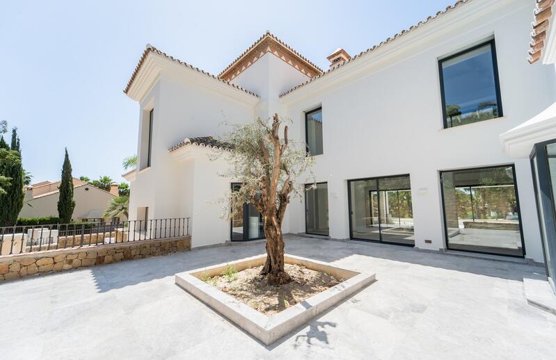 6 bedroom Villa for sale