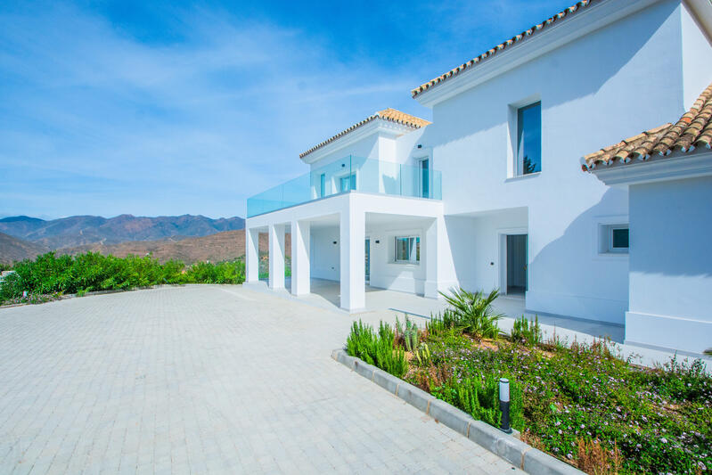 Villa for sale in Marbella, Málaga