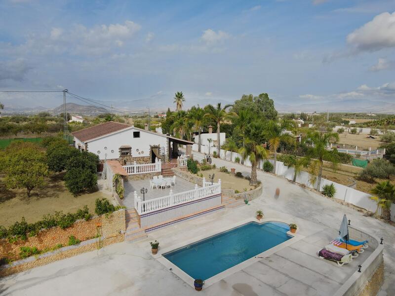 Landsted til salg i Alhaurin el Grande, Málaga