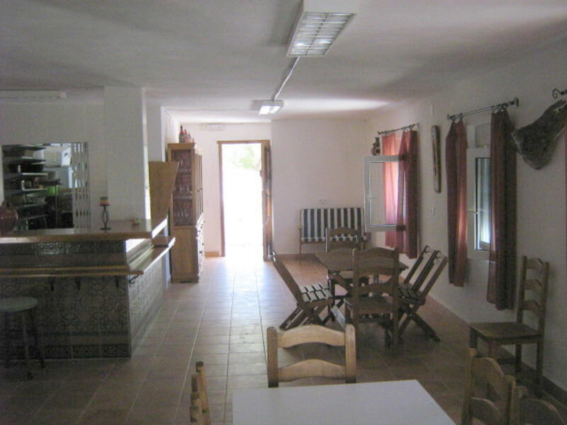 27 chambre Local Commercial à vendre