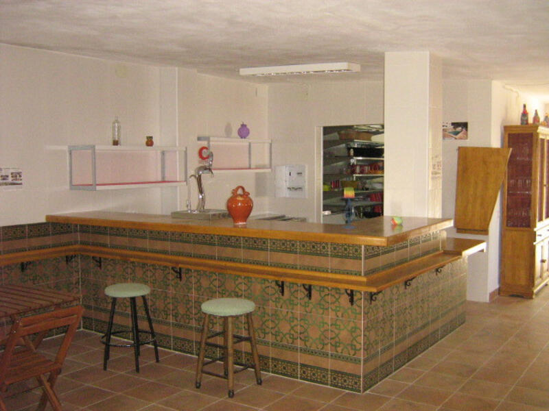 27 chambre Local Commercial à vendre