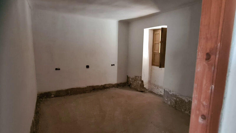 5 bedroom Apartment for sale