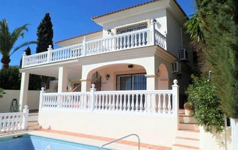 Villa for sale in Cerros del Aguila, Málaga