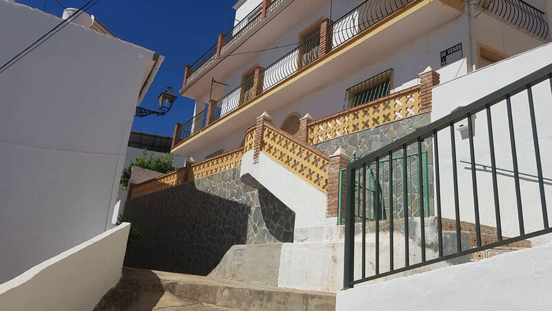 Townhouse for sale in Tolox, Málaga