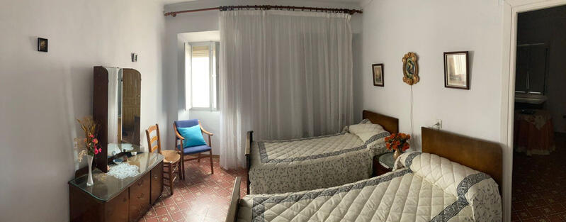 9 bedroom Townhouse for sale