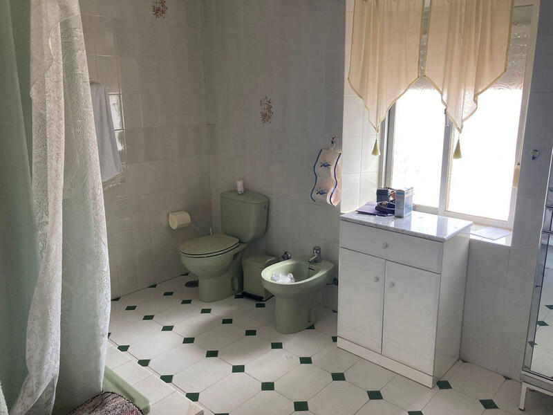 9 bedroom Townhouse for sale