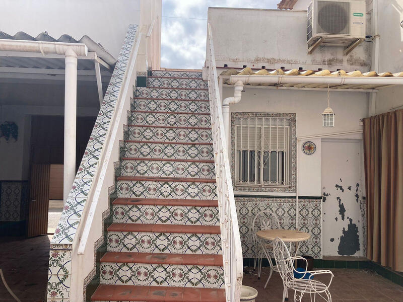 9 bedroom Townhouse for sale