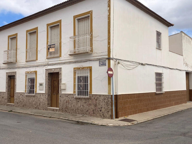 9 bedroom Townhouse for sale