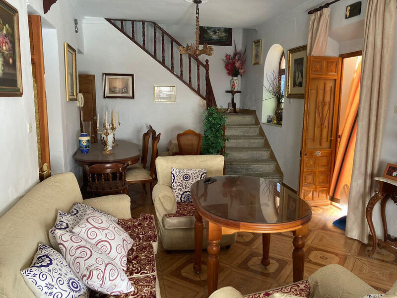 9 bedroom Townhouse for sale