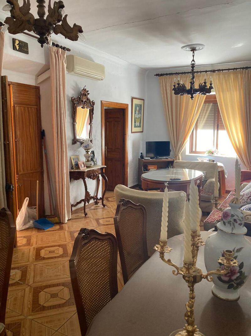 9 bedroom Townhouse for sale