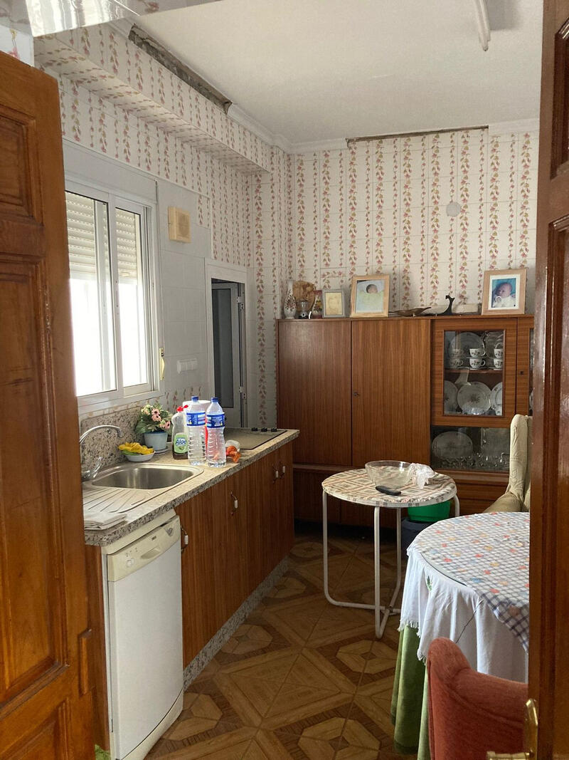 9 bedroom Townhouse for sale