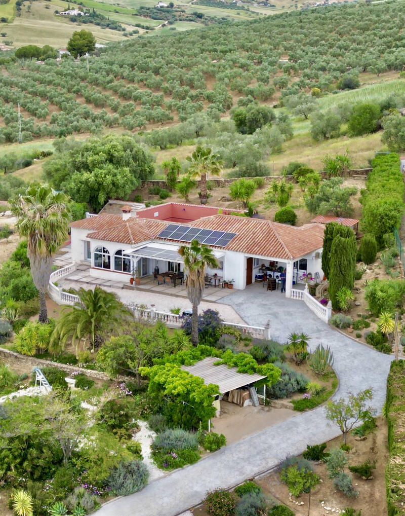 Landsted til salg i Villanueva de la Concepcion, Málaga