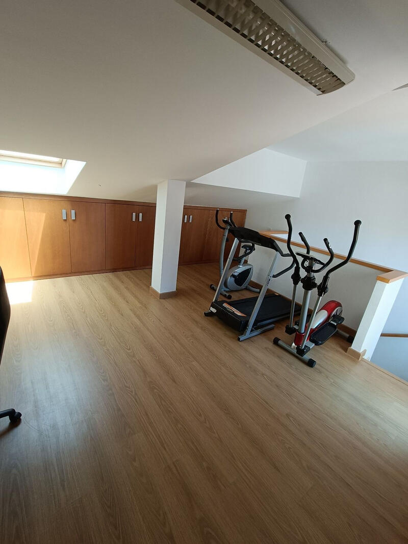 4 bedroom Townhouse for sale