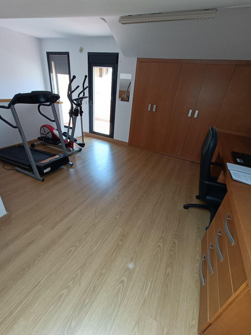 4 bedroom Townhouse for sale