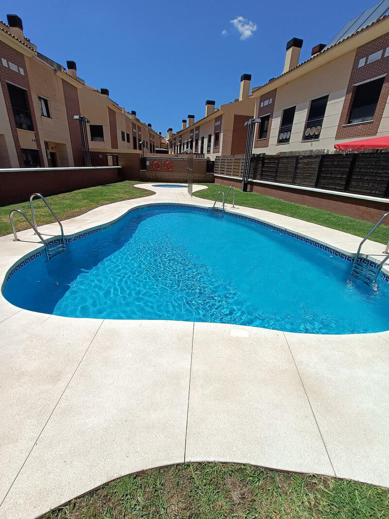 4 bedroom Townhouse for sale