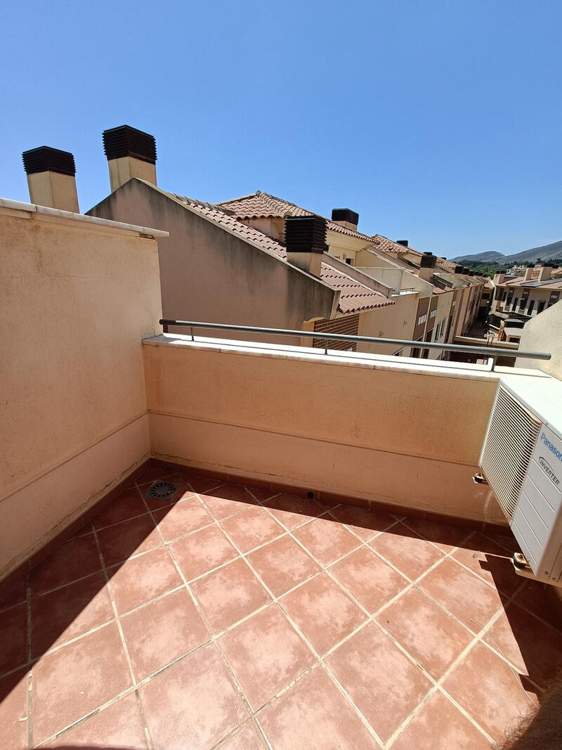 4 bedroom Townhouse for sale