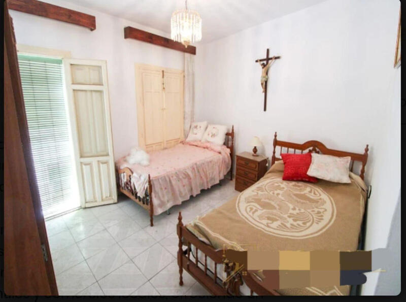 2 slaapkamer Gezinswoning Te koop