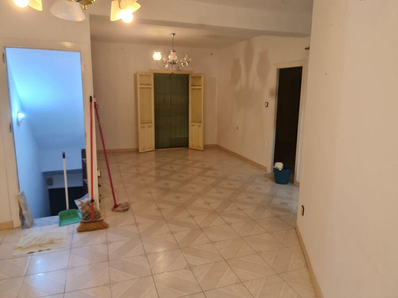 2 slaapkamer Gezinswoning Te koop
