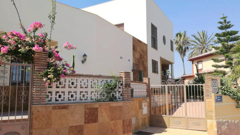 Villa til salg i Estacion de Cartama, Málaga