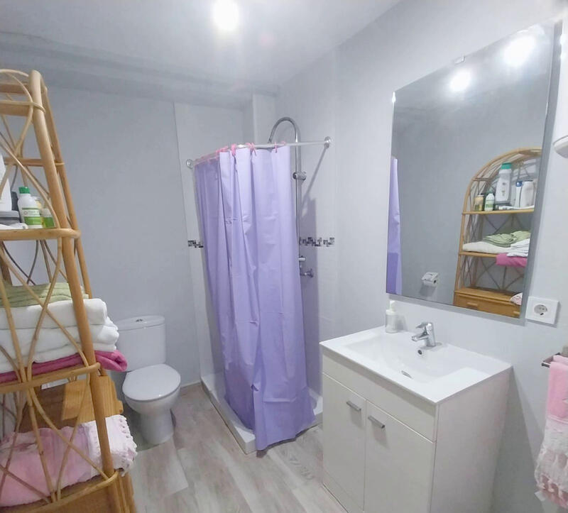4 спальная комната городская тюрьма продается