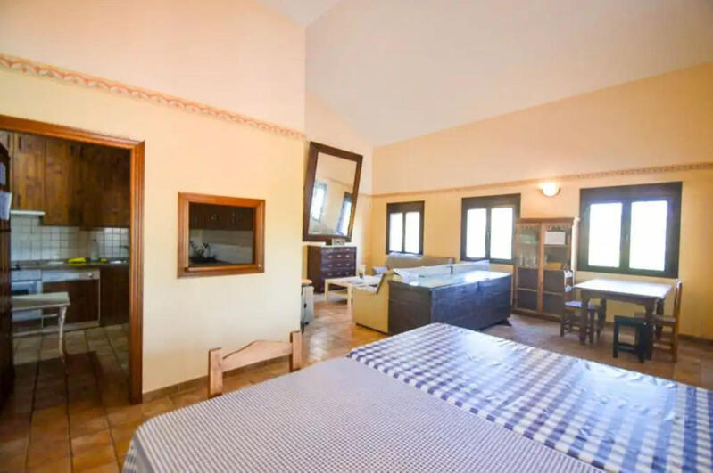 16 chambre Local Commercial à vendre