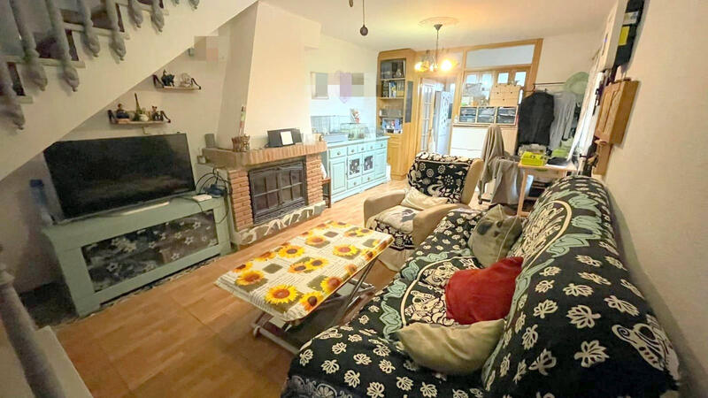 4 bedroom Townhouse for sale