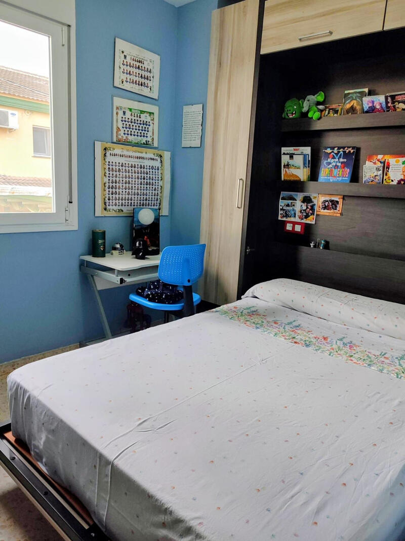 4 bedroom Townhouse for sale