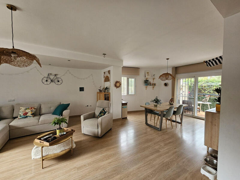 3 bedroom Townhouse for sale